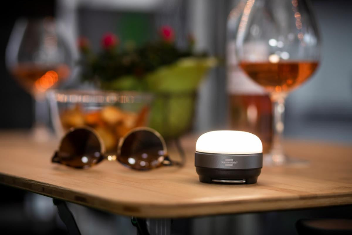 Lanterna LED multifuncional OLI 0200 - Lâmpada portátil para campismo e atividades ao ar livre (180 lm, até 45 horas de iluminação, bateria incluída)