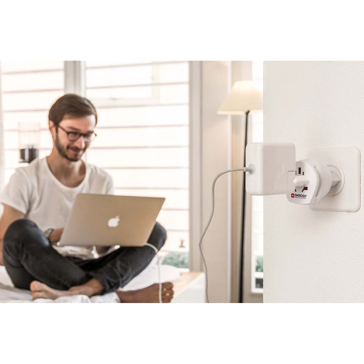 Adaptador universal combinado para a Suíça