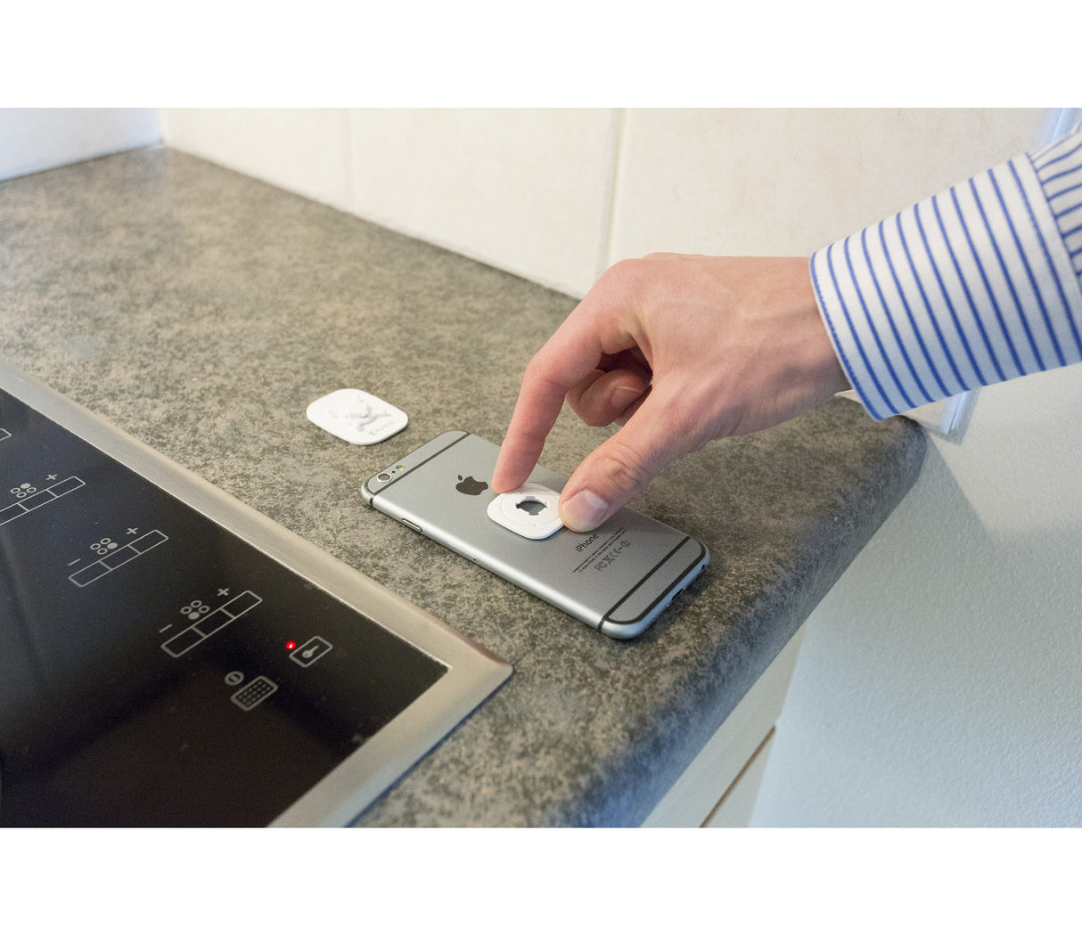 White Adhesive Car Mount for Smartphone with 360° Rotation