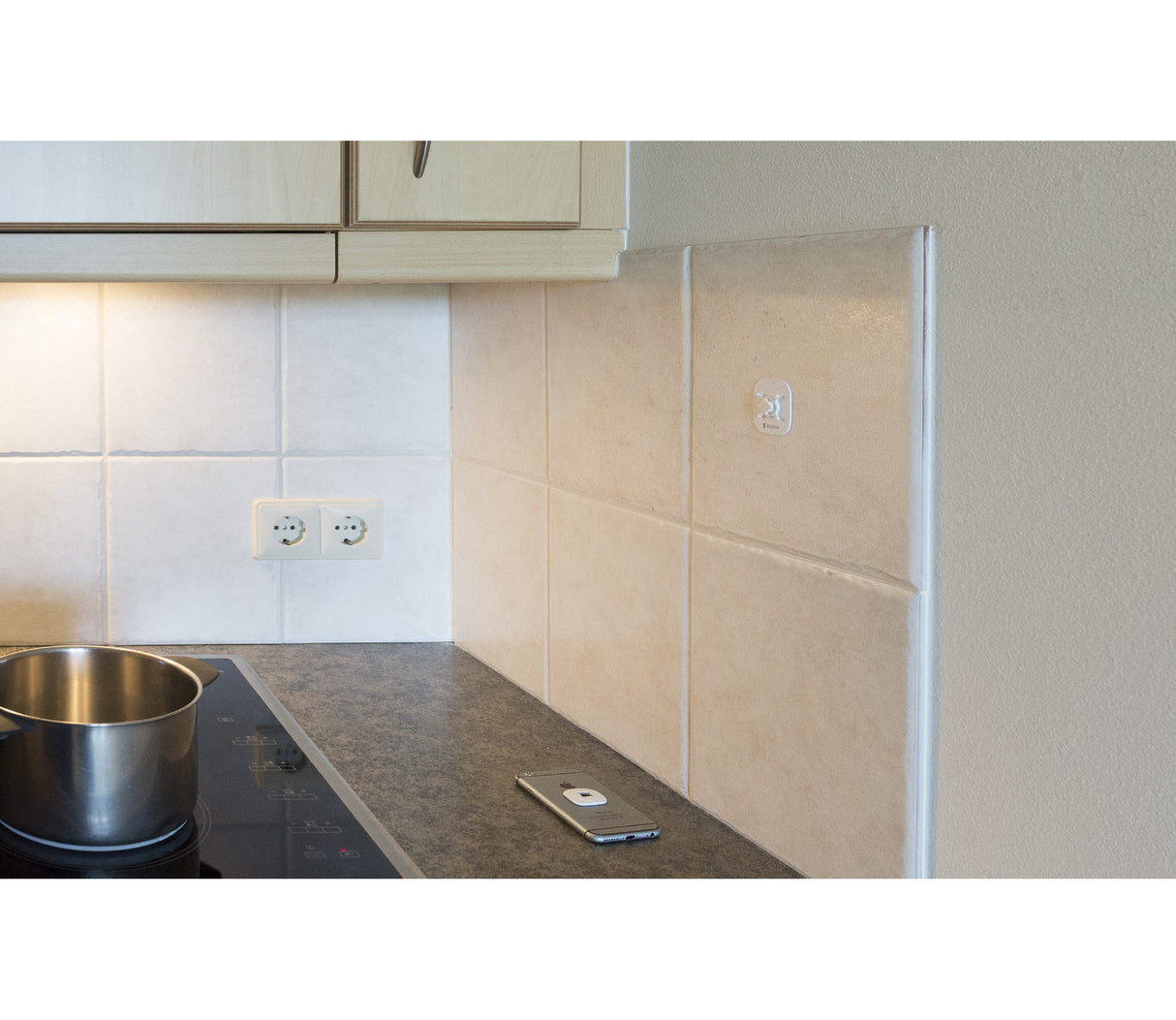 Black Adhesive Car Mount for Smartphone with 360° Rotation