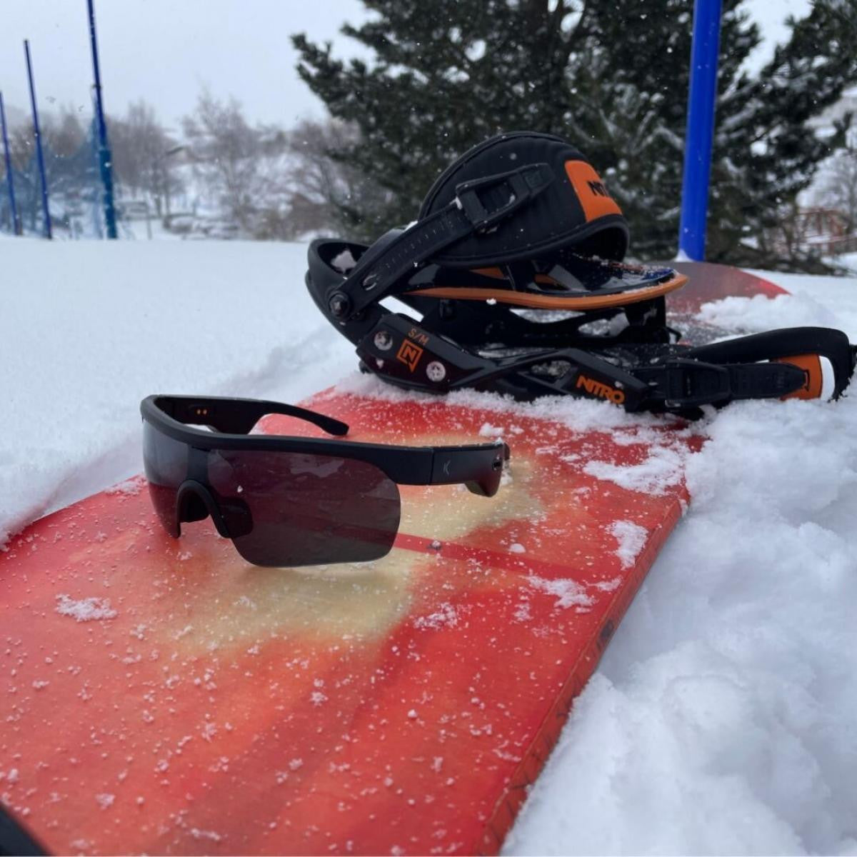 Óculos inteligentes KSIX Phoenix | Música + Microfone duplo para chamadas | Ecrã sensível ao toque | 6,5 horas de autonomia da bateria | Proteção UV400 | 2 lentes | Resistente à água (IP)