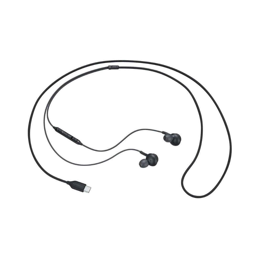Auriculares intra-auriculares AKG USB-C na cor preta.