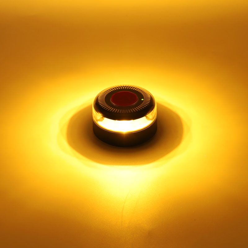 Emergency light with geolocation, connected to the DGT (Spanish Traffic Authority), V16 approved. Includes protective cover.