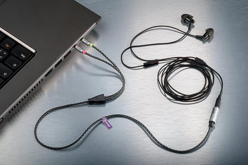 Cabo com conector de 3,5 mm para separar o microfone e o auscultador.