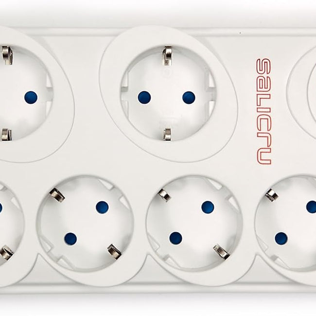 Régua de tomadas com 7 saídas e proteção avançada contra picos.