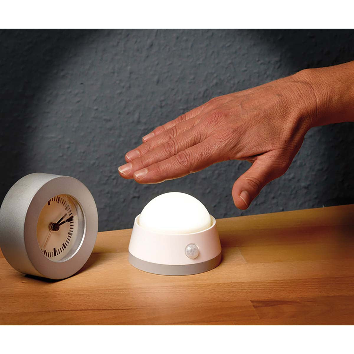 Luz nocturna LED a baterias con detector Pir de Brennenstuhl