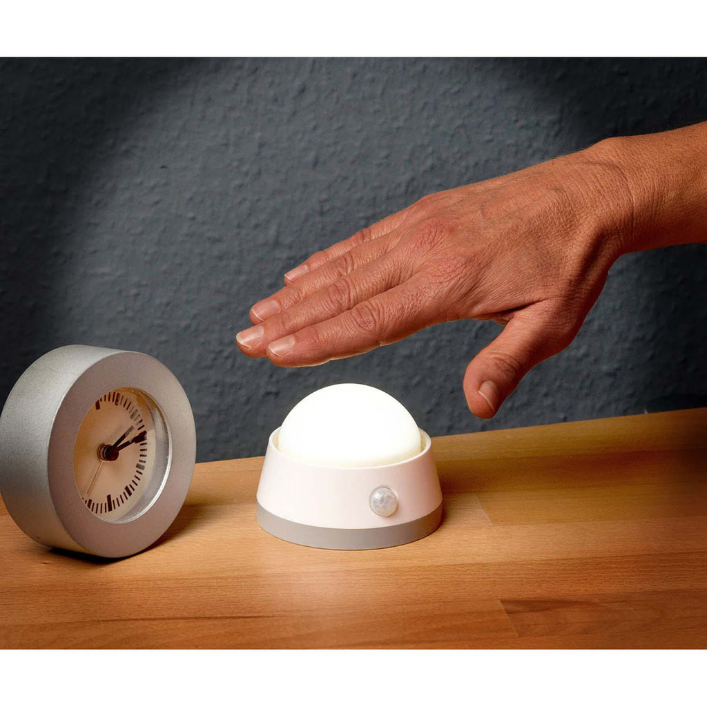 Luz noturna LED Brennenstuhl alimentada por bateria com detetor PIR