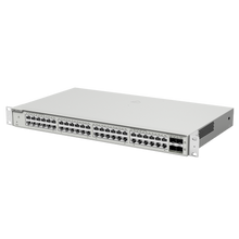 Switch Reyee Cloud Layer 2+ com 48 portas Gigabit RJ45 e 4 portas SFP+ de 10 Gbps para montagem em rack.