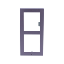 Caja de superficie inox para videoportero modular Hikvision DS-KD-ACW2/S, vista en ángulo