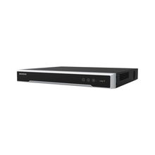 Grabador NVR Hikvision DS-7616NI-Q2/16P(D) de 16 canales con switch PoE de 150 W y 2 HDD
