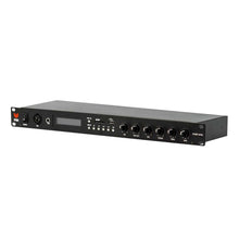 O leitor multimédia FOX FXMP-3FM para montagem em rack possui entradas USB, SD, XLR e AUX.