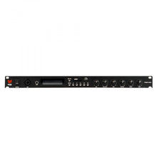 O leitor multimédia FOX FXMP-3FM para montagem em rack possui entradas USB, SD, XLR e AUX.