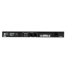 O leitor multimédia FOX FXMP-3FM para montagem em rack possui entradas USB, SD, XLR e AUX.